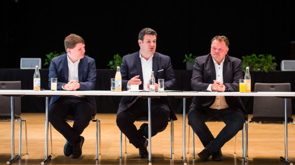 Hubertus Heil mit Jan Henner Putzier und Gregor Szorec